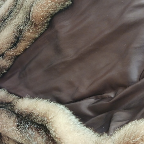 Vintage Silver Fox "full" length fur coat,satin lining, like New..beautiful coat - Picture 3 of 16